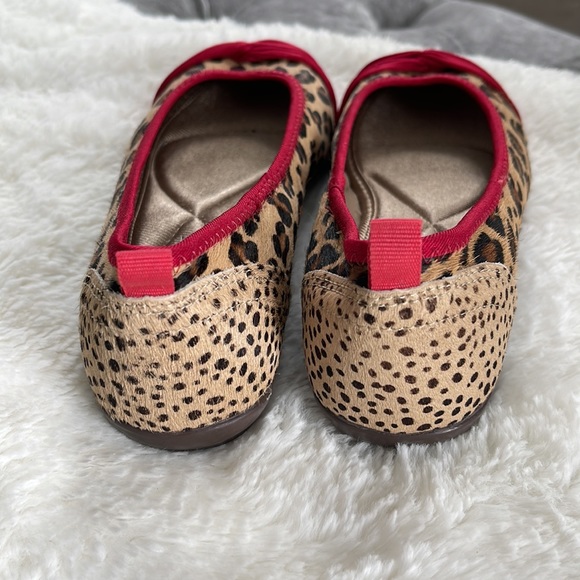 DKNY Leopard Ballerina Flats with Red Trim - Picture 4 of 7